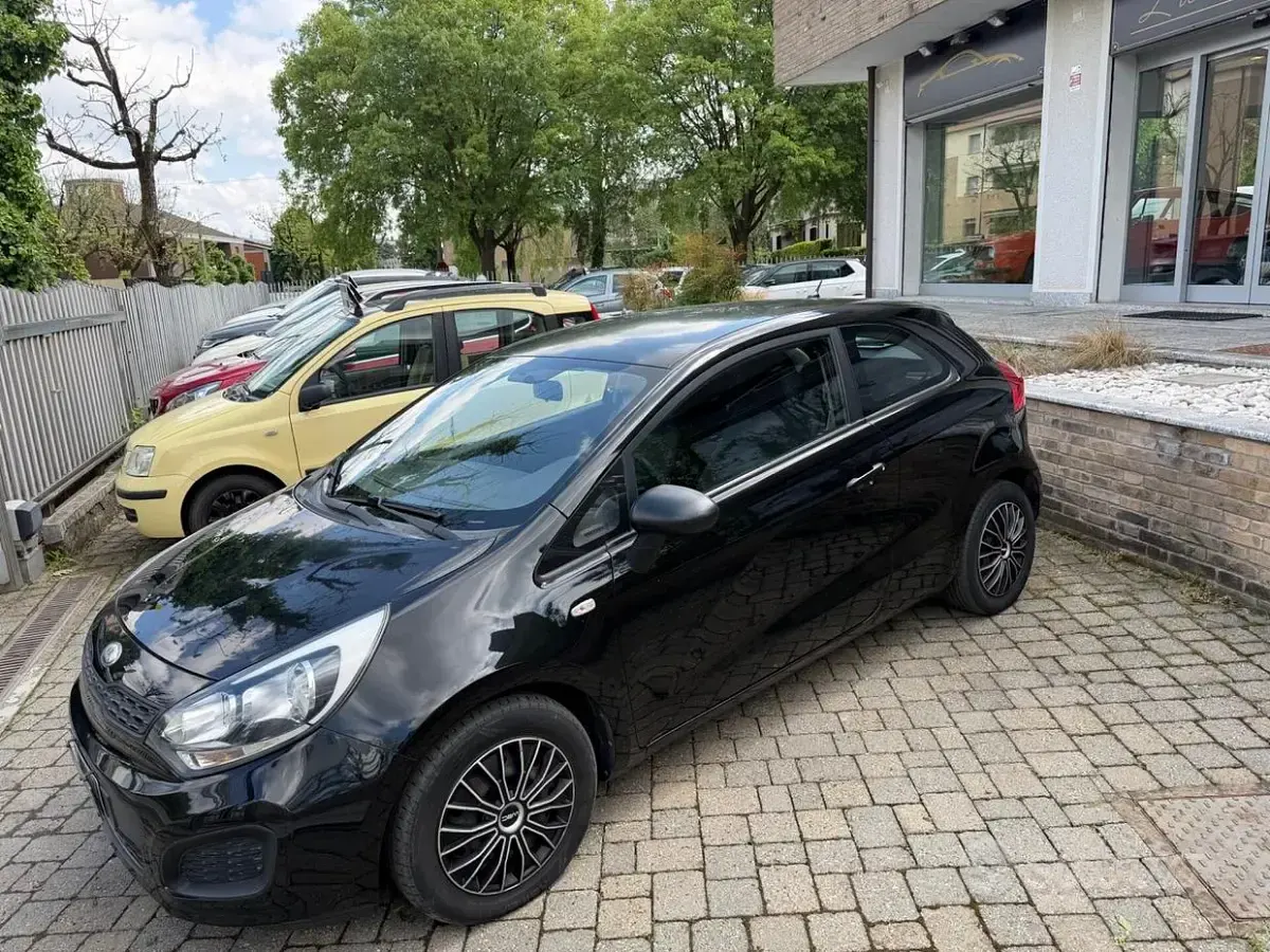 Occasion Kia Rio 86 PK (63 kW) 2012 Zwart Sedan
