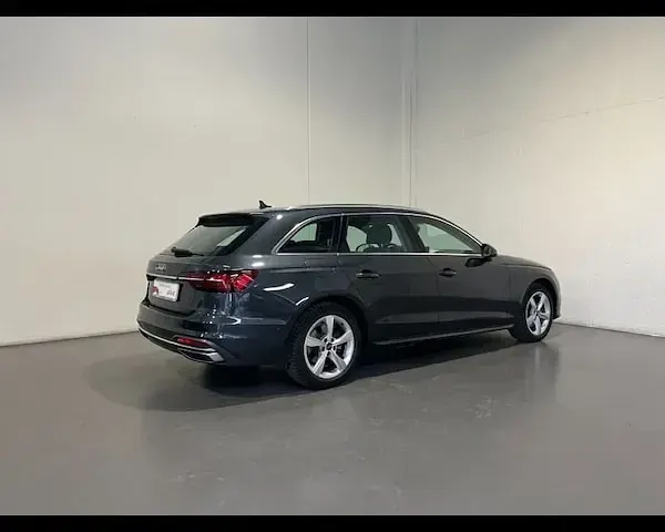 Usata Audi A4 Advanced 163 CV (119 kW) 2023 Grigio manhattan metallizzato Station wagon