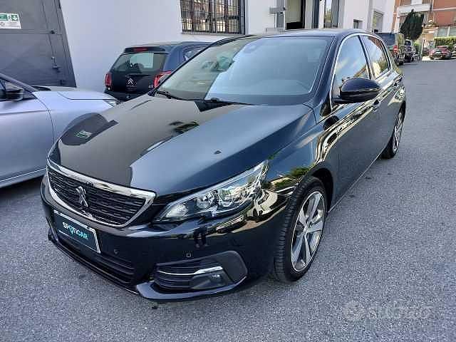 Begagnad Peugeot 308 Allure 120 HK (88 kW) 2018 Svart Sedan