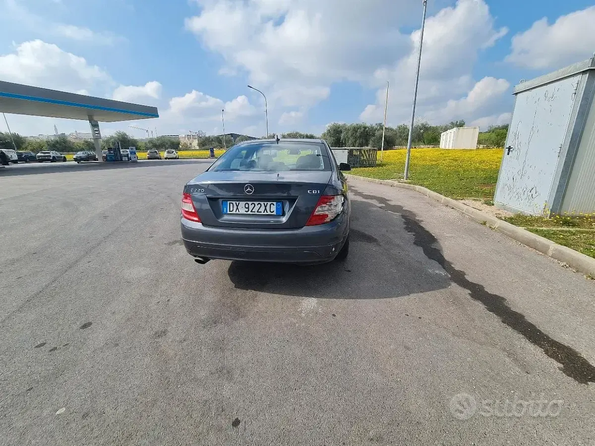 Usata Mercedes C220 170 CV (125 kW) 2009 Grigio Berlina