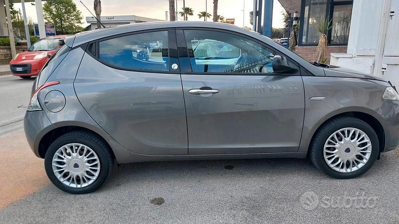 Gebraucht Lancia Ypsilon Gold 69 PS (50 kW) 2017 Grau Kleinwagen