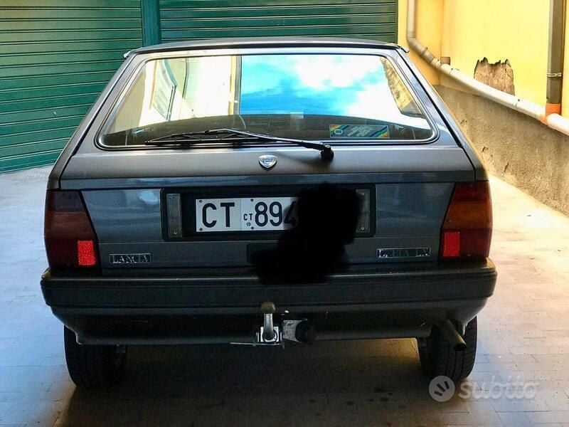 Usata Lancia Delta 75 CV (55 kW) 1989 Grigio Utilitaria