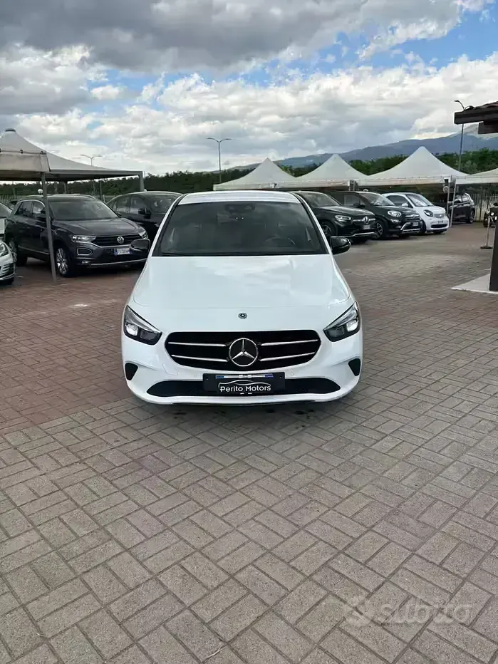 Usata Mercedes B180 Premium 116 CV (85 kW) 2019 Bianco Utilitaria