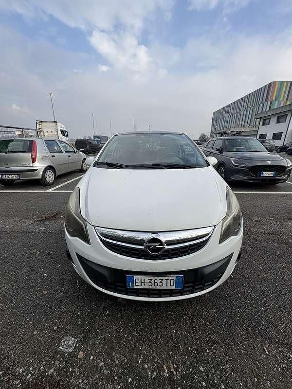 Usata Opel Corsa 86 CV (63 kW) 2011 Berlina