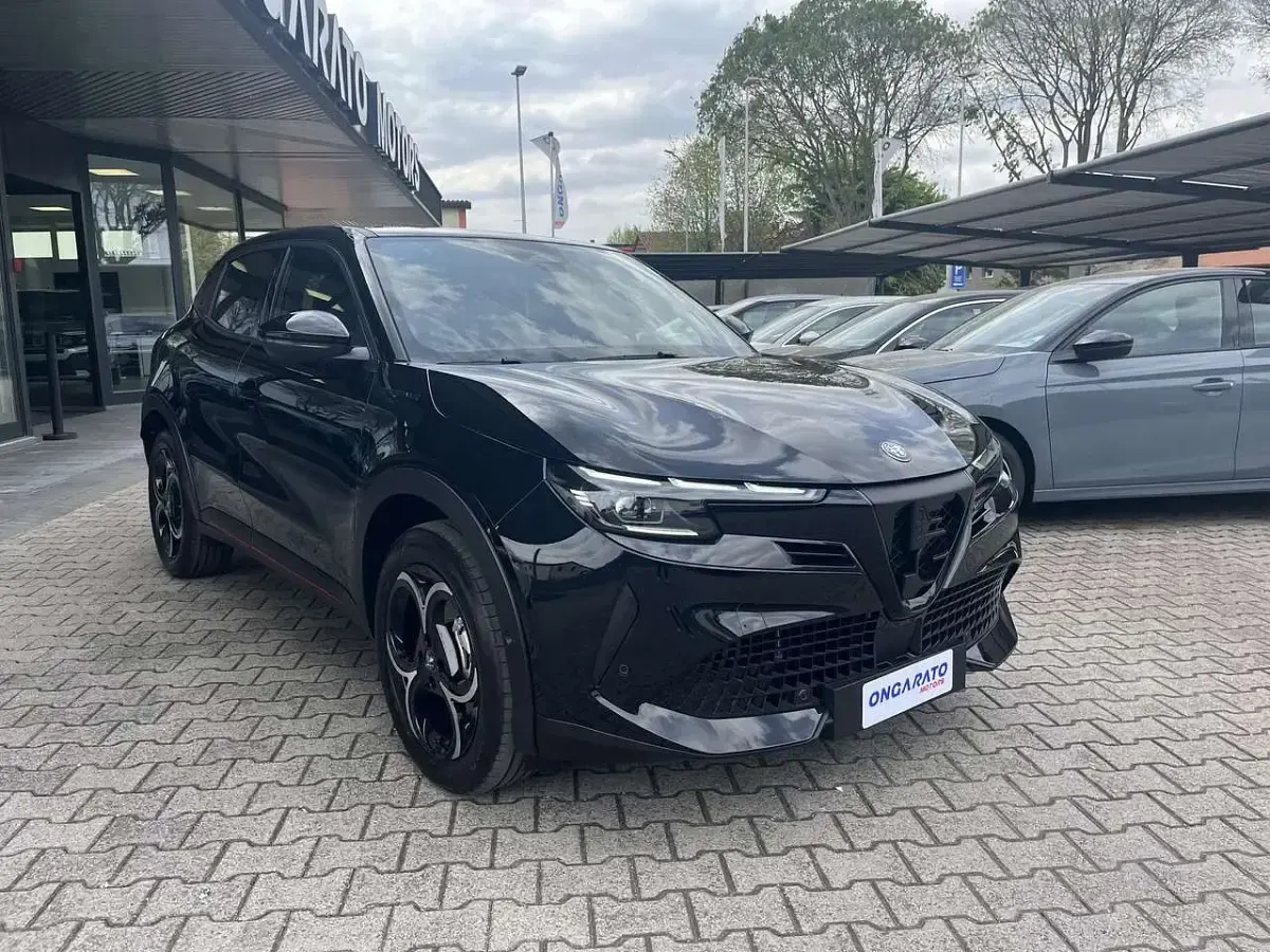 Nuova Alfa Romeo GT Junior Edizione Speciale 145 CV (106 kW) 2026 Nero SUV