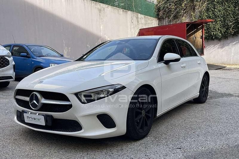 Bianco Usata 2019 Mercedes A180 Due volumi | 18.700 € (Buon prezzo) - Immagine 1/4
