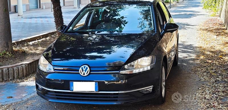 Nero Usata 2017 VW Golf Executive Tre volumi | 10.400 € (Cara) - Immagine 1/4