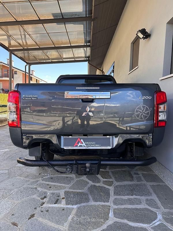 Usata Mitsubishi L200 Invite 150 CV (110 kW) 2020 Nero Pick-up