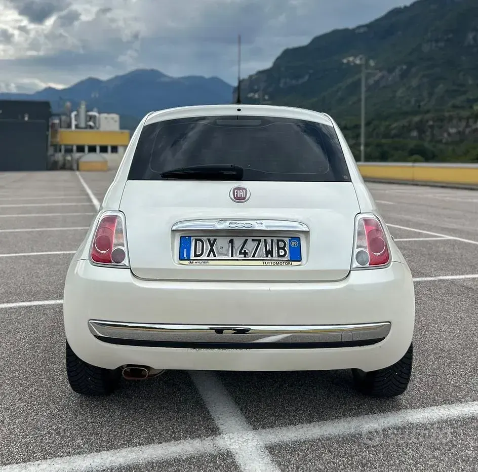 Begagnad Fiat 500 Lounge 75 HK (55 kW) 2009 Vit Cab