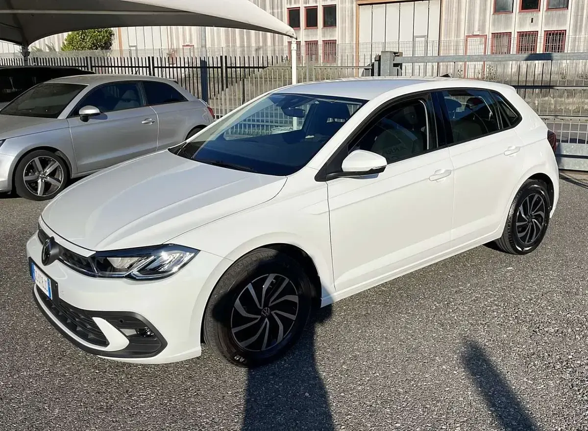 Usata VW Polo Life 95 CV (69 kW) 2023 Bianco Utilitaria