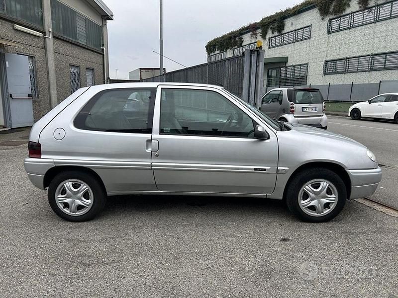 Usata Citroën Saxo 60 CV (44 kW) 2002 Grigio Utilitaria