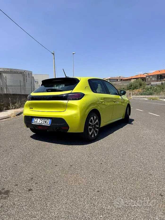 Usata Peugeot 208 75 CV (55 kW) 2024 Giallo Utilitaria