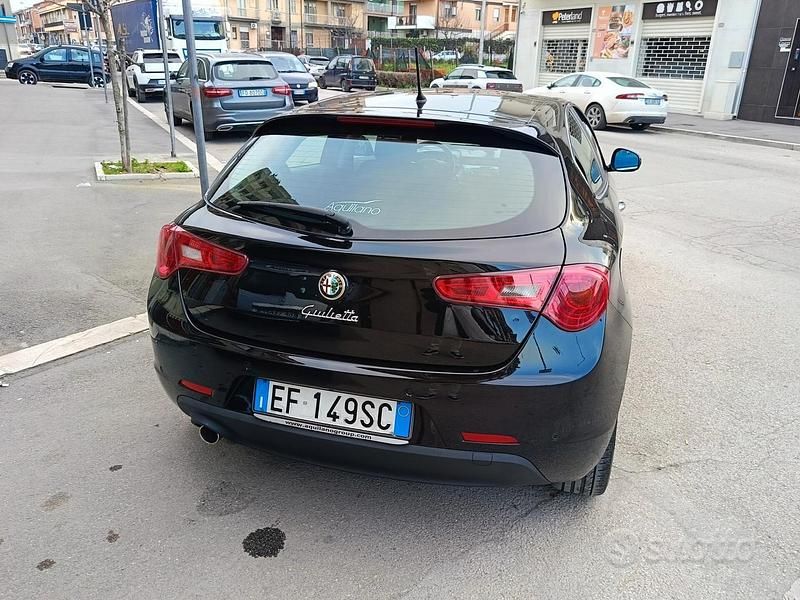 Usata Alfa Romeo Giulietta Progression 105 CV (77 kW) 2011 Nero Utilitaria