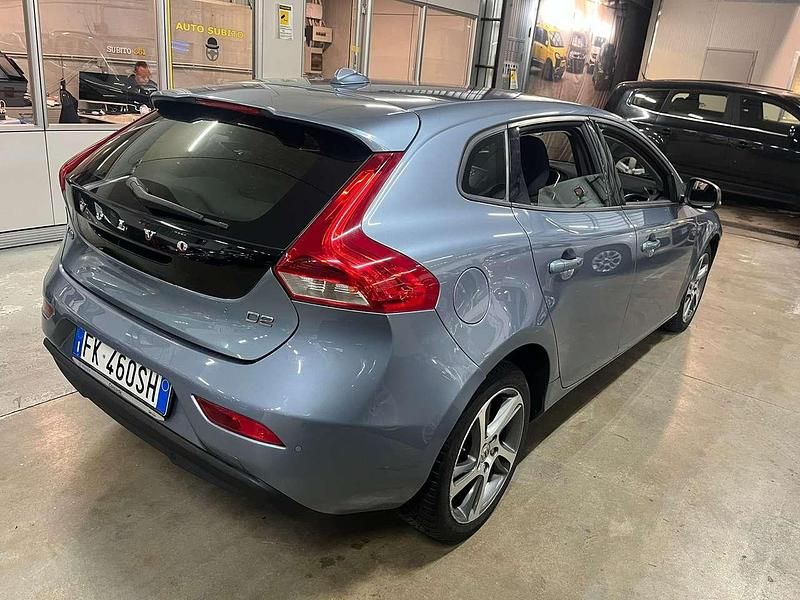 Usata Volvo V40 120 CV (88 kW) 2017 Blu/azzurro Berlina