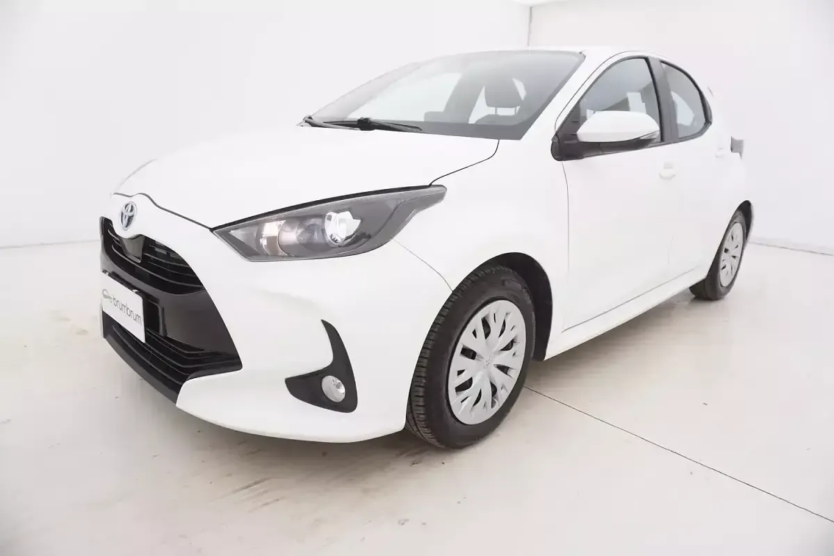 Usata Toyota Yaris Hybrid Business Edition 116 CV (85 kW) 2022 Biancobianco Utilitaria
