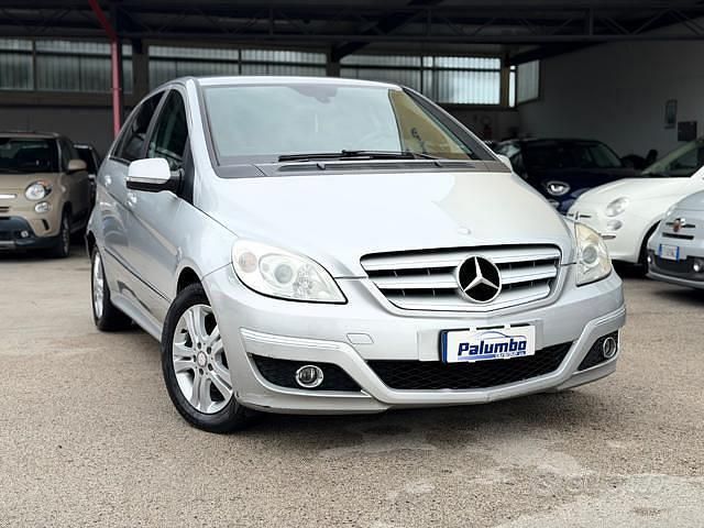 Usata Mercedes B180 Premium 110 CV (80 kW) 2010 Grigio Monovolume