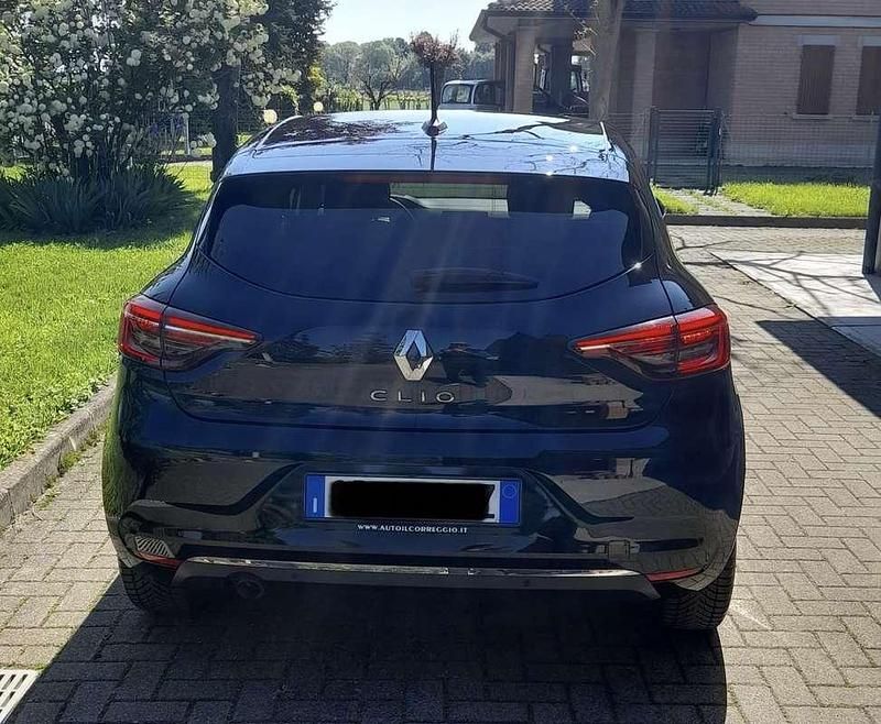 Begagnad Renault Clio V Intens 101 HK (74 kW) 2021 Sedan