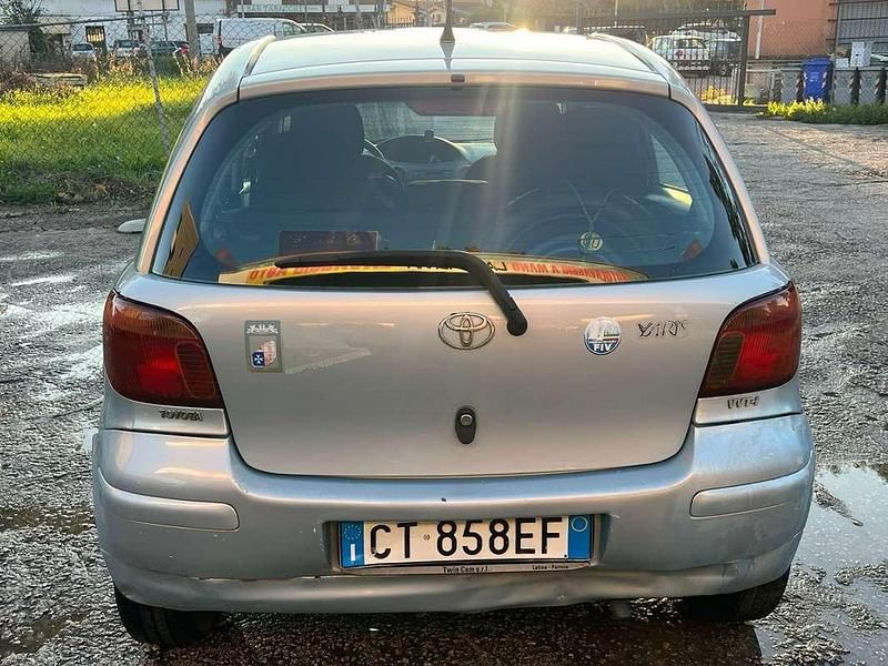 Usata Toyota Yaris 86 CV (63 kW) 2005 Berlina