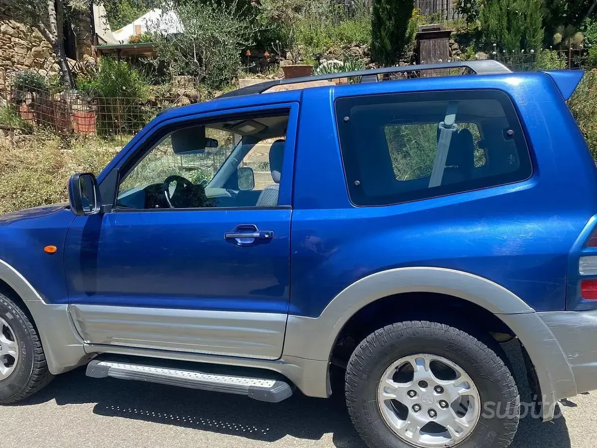 Usata Mitsubishi Pajero 165 CV (121 kW) 2000 Bluazzurro SUV