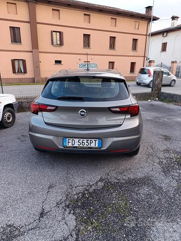 Usata Opel Astra 95 CV (69 kW) 2016 Berlina