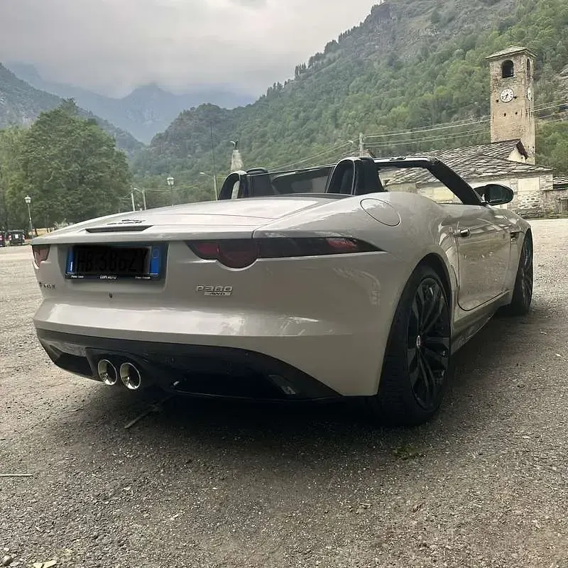 Usata Jaguar F-Type R-Dynamic 381 CV (280 kW) 2020 Grigio Cabrio