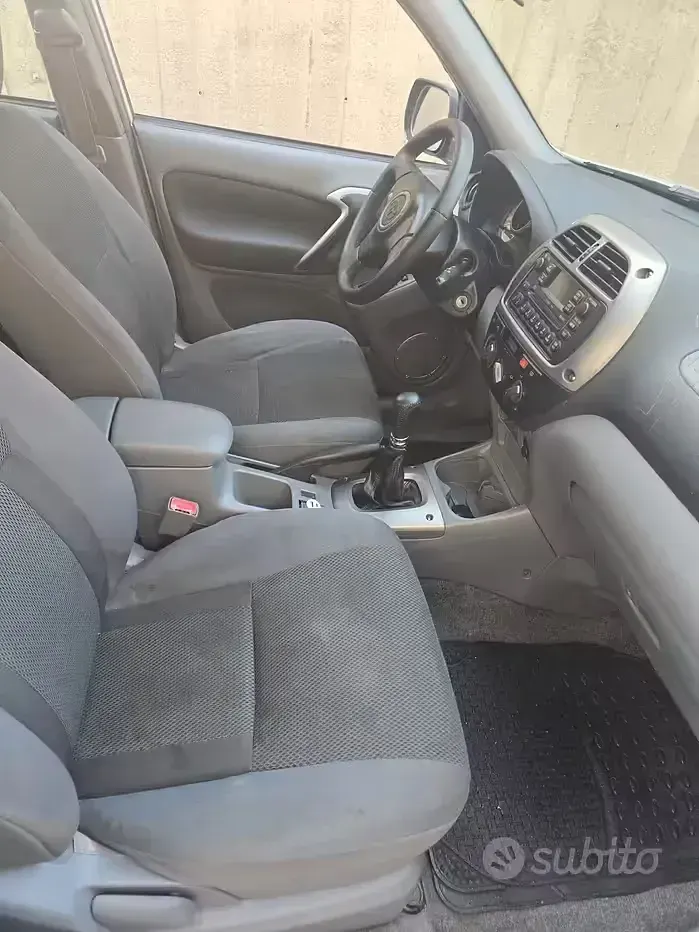 Usata Toyota RAV4 2003 Grigio SUV