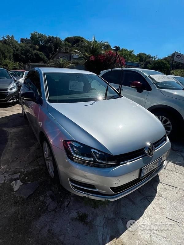 Grigio Usata 2017 VW Golf VII Highline Tre volumi | 13.999 € (Buon prezzo) - Immagine 1/4