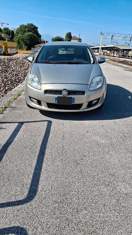 Grigio Usata 2007 Fiat Bravo Due volumi | 950 € (Super prezzo) - Immagine 1/4