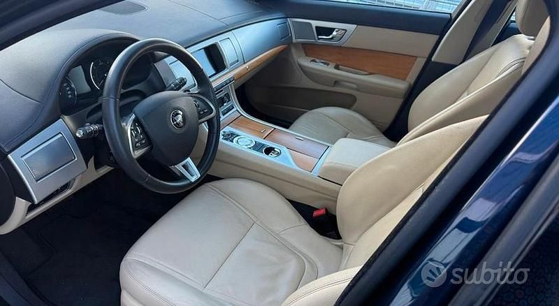 Usata Jaguar XF 200 CV (147 kW) 2015 Blu Berlina