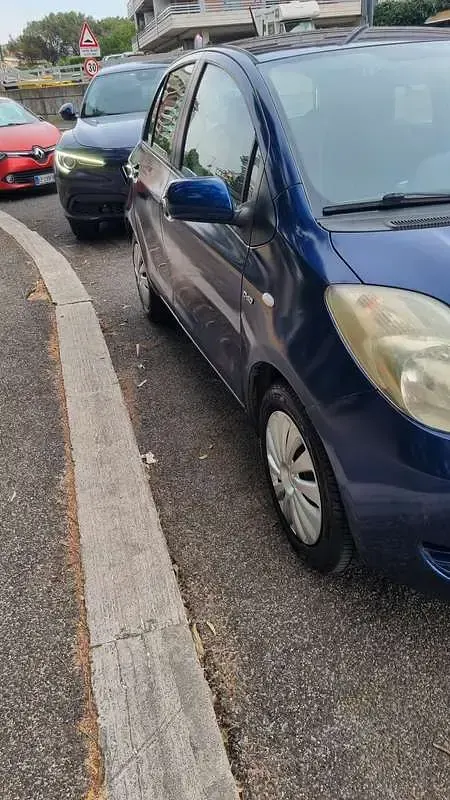 Usata Toyota Yaris Sol 90 CV (66 kW) 2006 Blu/azzurro Utilitaria