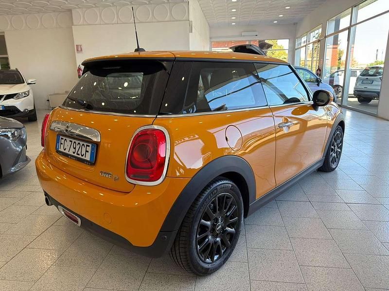 Usata Mini One D 95 CV (69 kW) 2016 Arancione Utilitaria