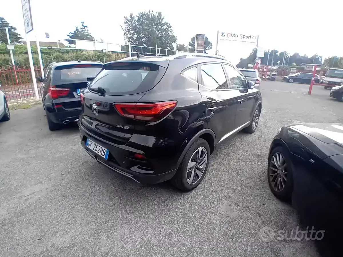 Usata MG ZS Luxury 75 kW (102 CV) 2022 Nero SUV