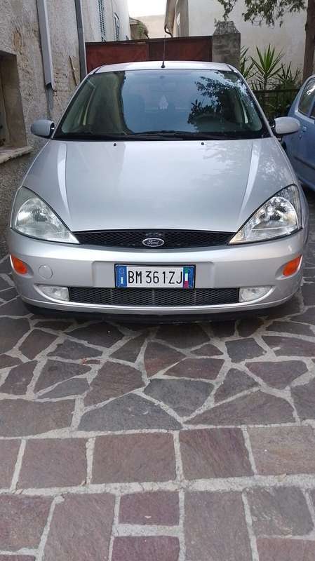 Usato 2001 Ford Focus 1.6 Benzin 101 CV (1.000 €)