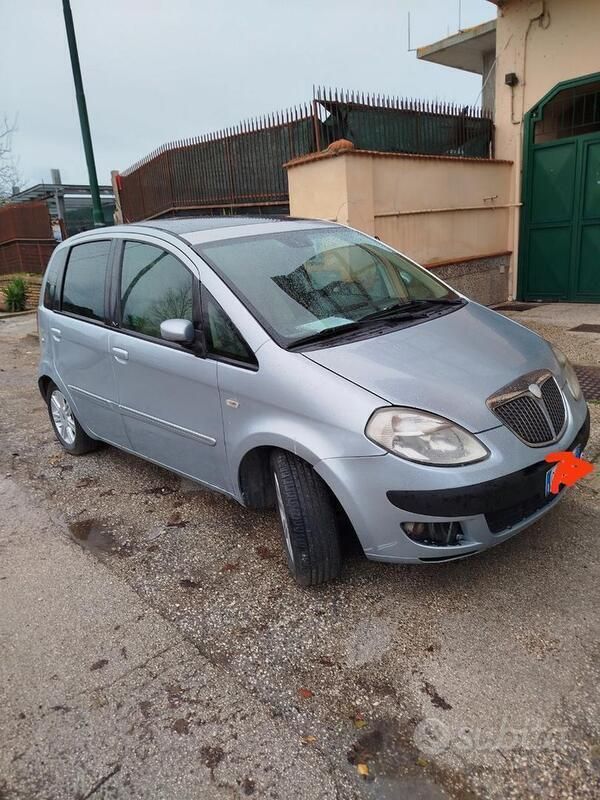 Usata 2005 Lancia Musa Monovolume | 2990 € (Cara) - Immagine 1/3