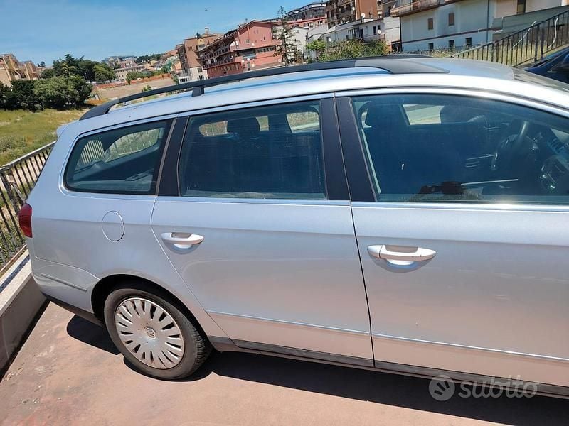Usata VW Passat 110 CV (80 kW) 2006 Grigio Station wagon