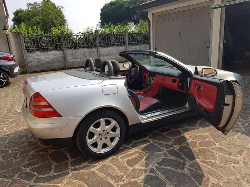 Usata Mercedes SLK200 192 CV (141 kW) 1997 Argento Cabrio