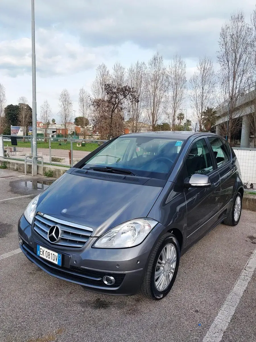 Usata Mercedes A180 Elegance 109 CV (80 kW) 2011 Grigio Berlina