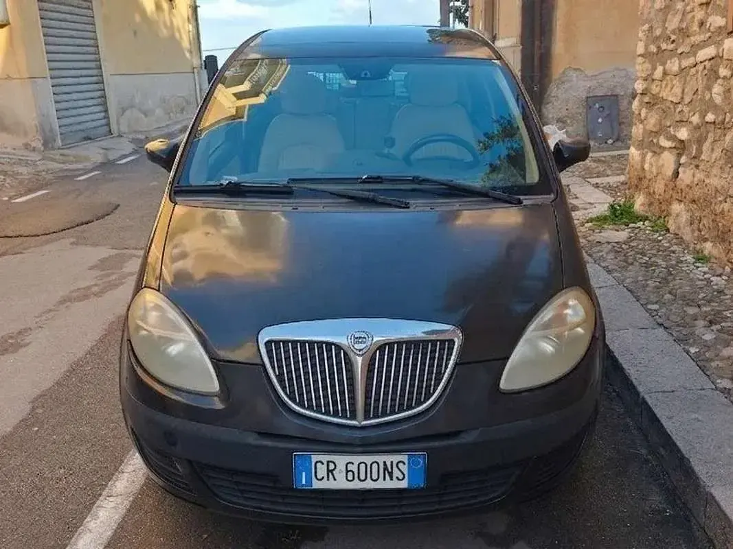 Usata Lancia Musa 101 CV (74 kW) 2007 Marrone Monovolume