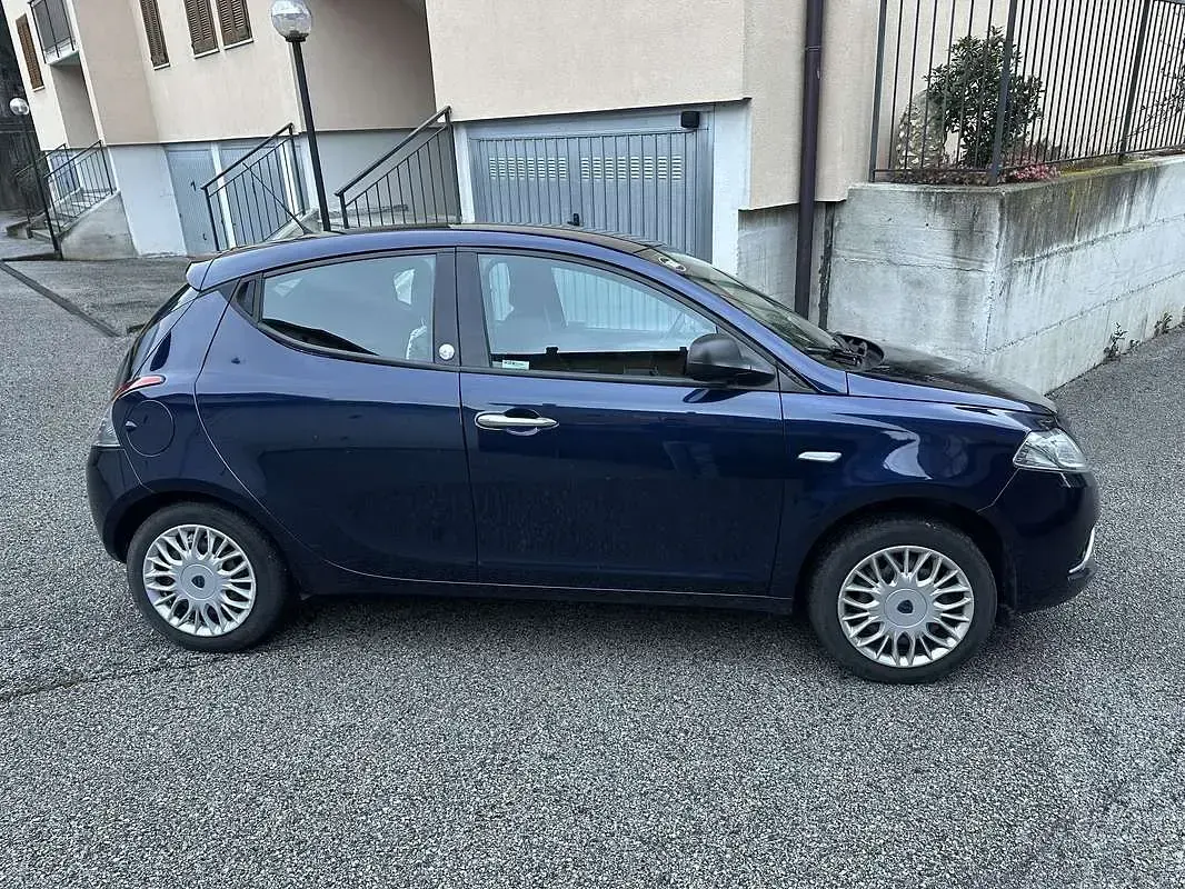 Usata Lancia Ypsilon Gold 69 CV (50 kW) 2017 Utilitaria