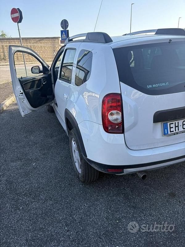 Usata Dacia Duster Lauréate 110 CV (80 kW) 2012 Bianco SUV