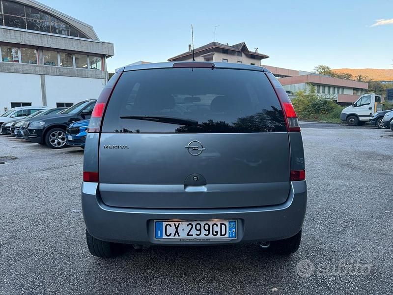 Usata Opel Meriva Enjoy 69 CV (50 kW) 2005 Argento Monovolume