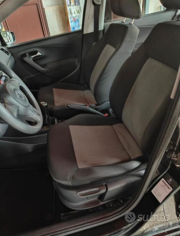 Begagnad VW Polo 60 HK (44 kW) 2011 Svart Halvkombi