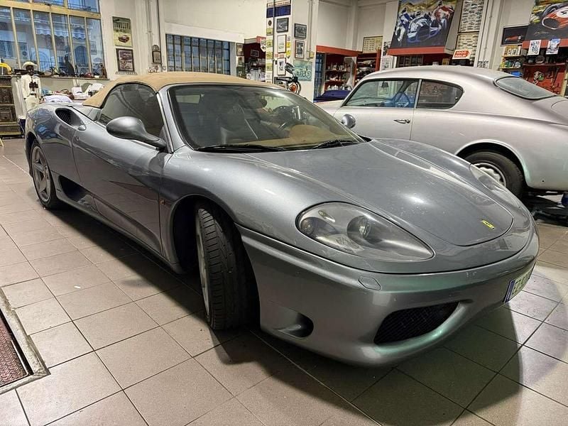 Usata Ferrari 360 400 CV (294 kW) 2003 Argento Cabrio