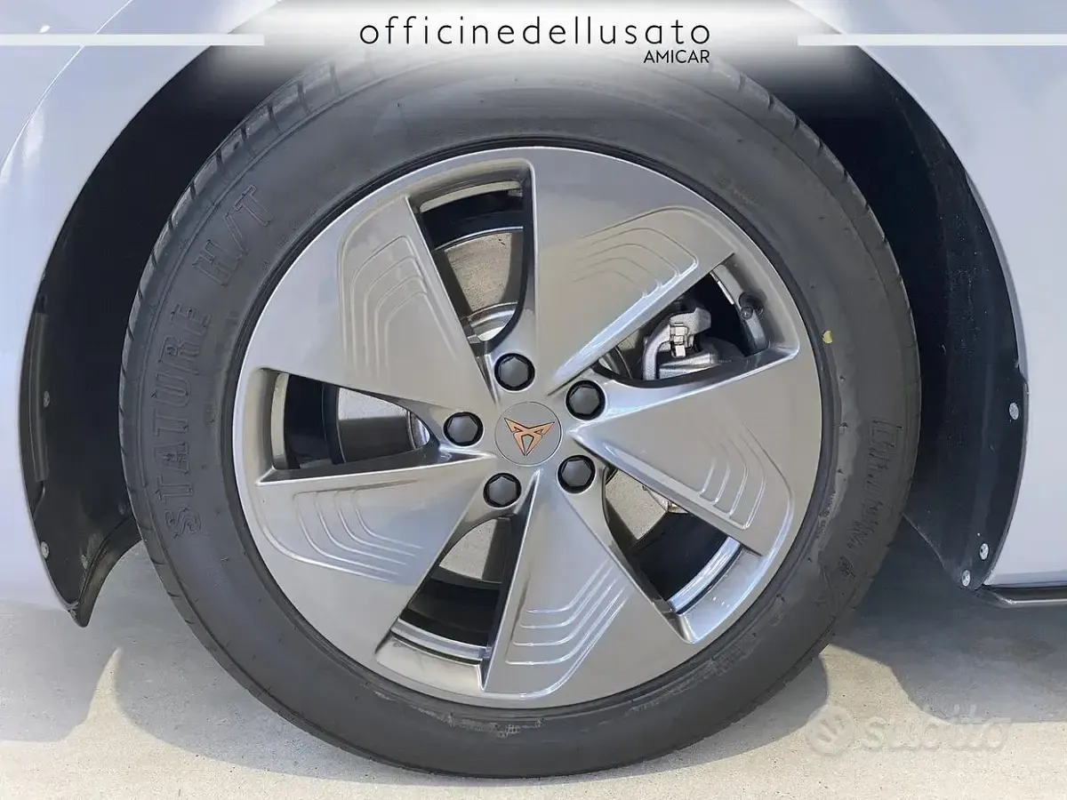 Usata Cupra Born 69 kW (95 CV) 2023 Grigio vapore Utilitaria