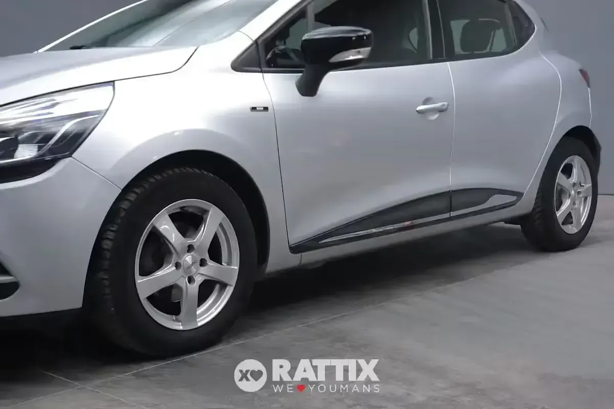 Usata Renault Clio Zen 74 CV (54 kW) 2019 Grigio