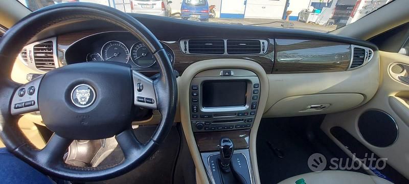 Usata Jaguar X-type 145 CV (106 kW) 2009 Verde Berlina