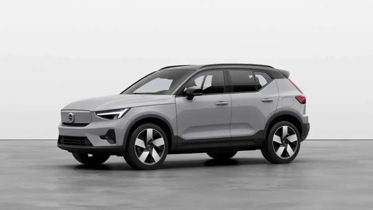 Usata Volvo XC40 Plus 163 CV (119 kW) 2024 Argento SUV
