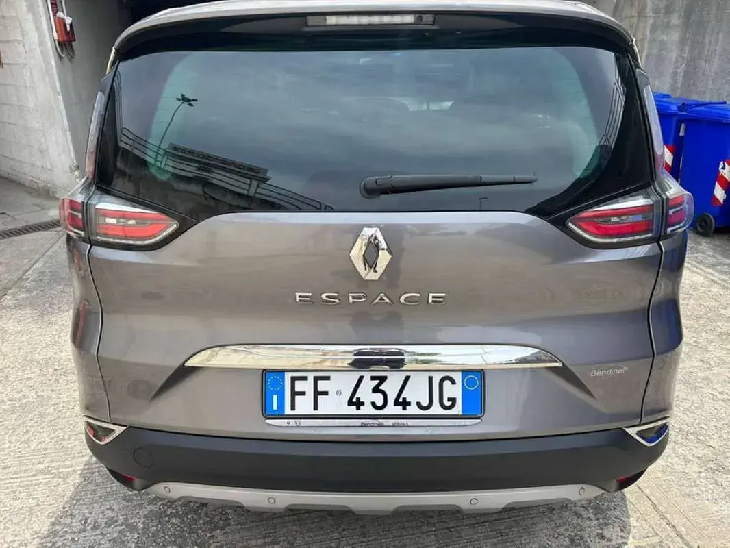 Käytetty Renault Espace Initiale Paris 160 HP (117 kW) 2016 Harmaa Tila-auto