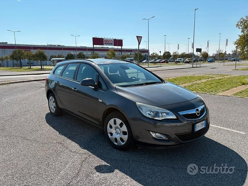 Usata Opel Astra 110 CV (80 kW) 2011 Station wagon