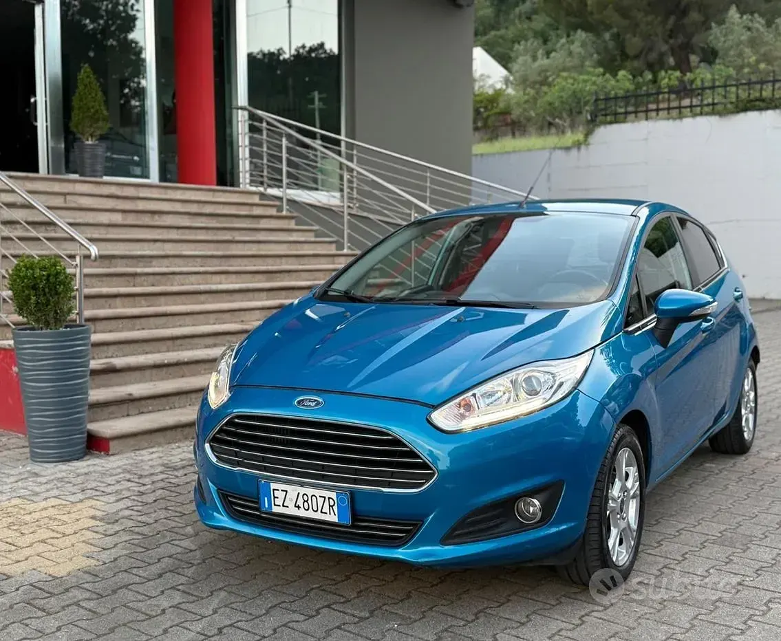 Usata Ford Fiesta Business Edition 75 CV (55 kW) 2015 Blu Utilitaria